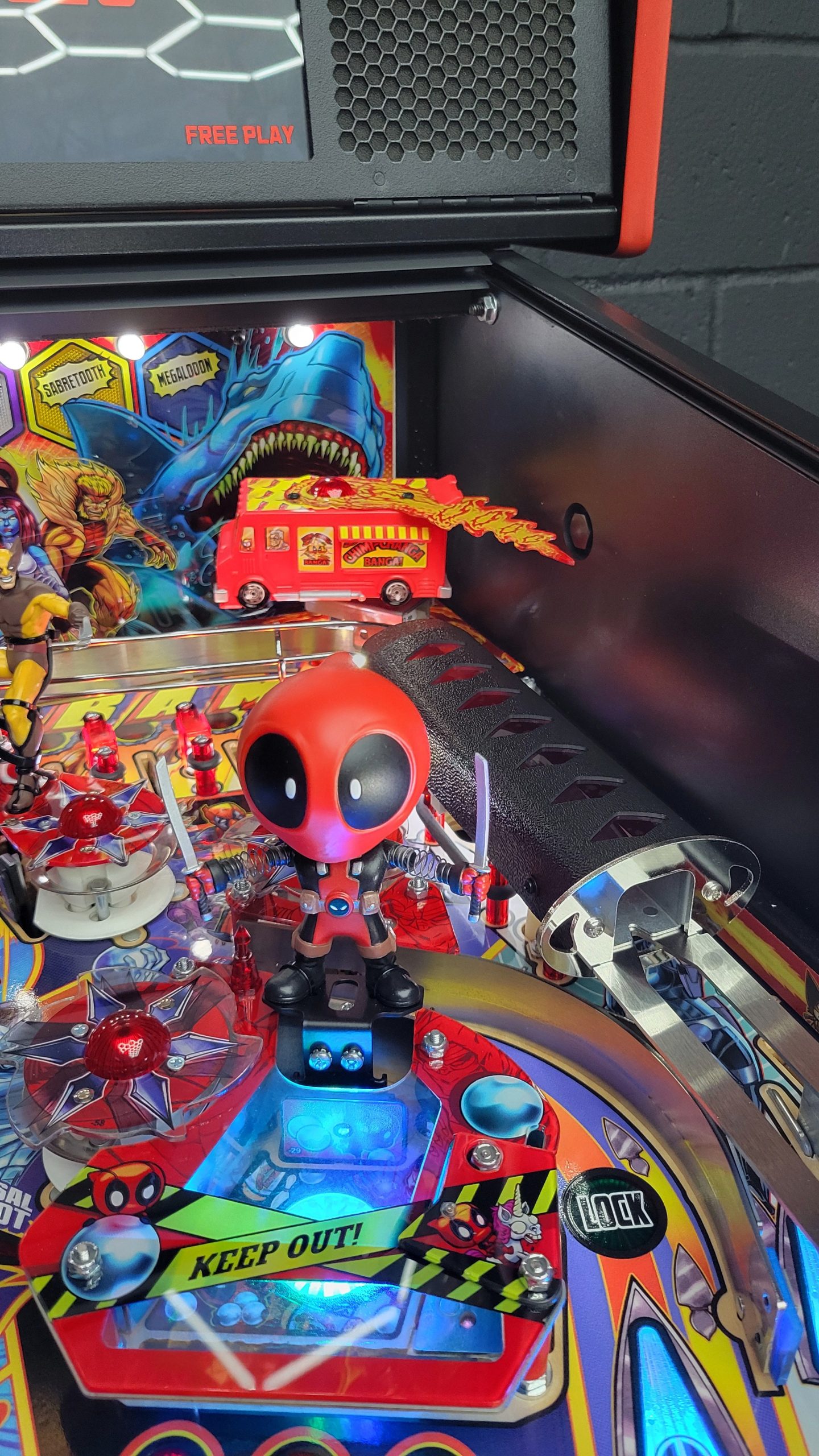 Deadpool Premium pinball by Stern - Image 12
