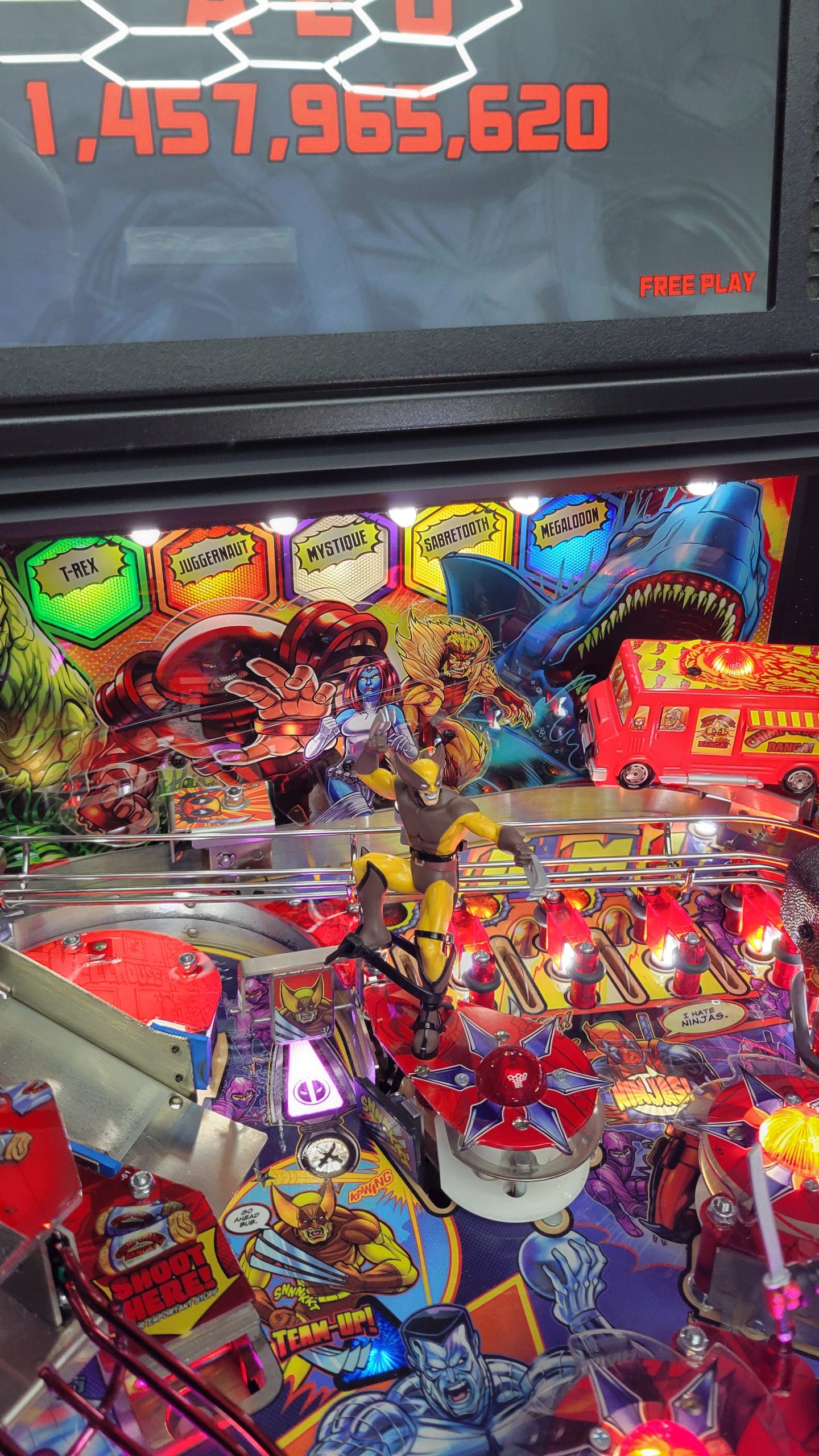 Deadpool Premium pinball by Stern - Image 13